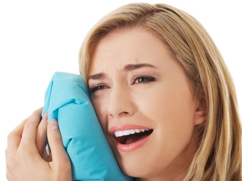 Người bệnh có thể áp dụng các biện pháp giảm triệu chứng áp xe răng khôn tại nhà khi mới xuất hiện triệu chứng