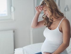 Bà bầu bị viêm nha chu có nguy hiểm không? Điều trị thế nào?
