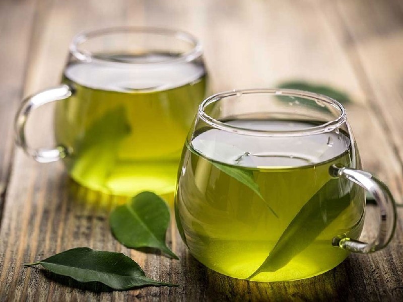 Các tinh chất có trong lá trà xanh giúp sát khuẩn tự nhiên nên rất tốt để trị tưa miệng cho mẹ bầu
