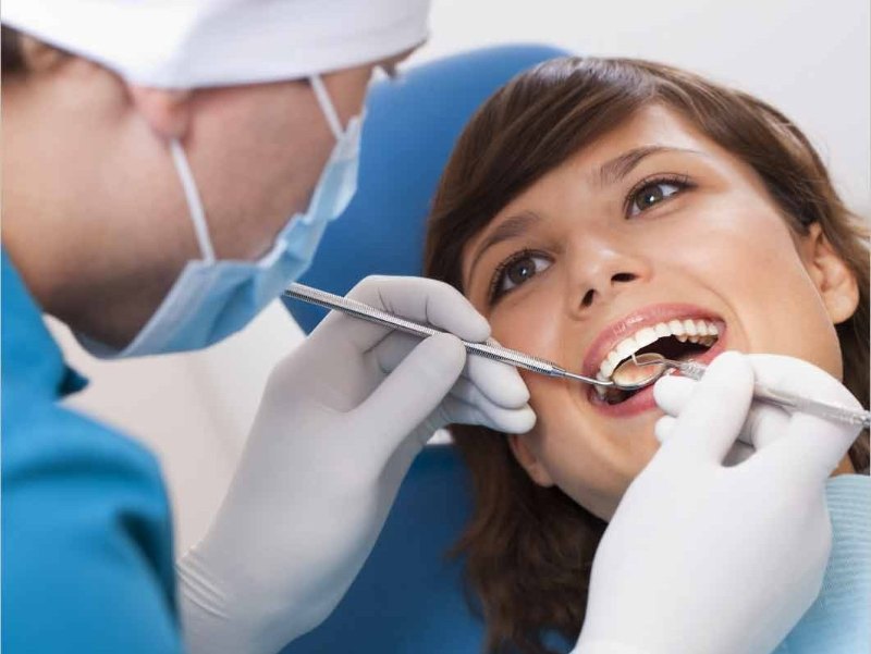 Khi bị viêm tủy răng mẹ bầu nên đến trung tâm nha khoa để điều trị dứt điểm