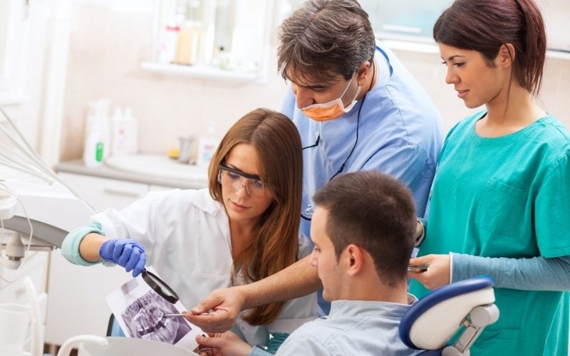 Xây dựng chương trình đào tạo tiêu chuẩn cho nhân lực nha khoa